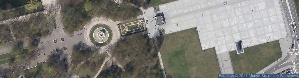 Zdjęcie satelitarne Warszawa Ogród Saski rzeżba i fontanna