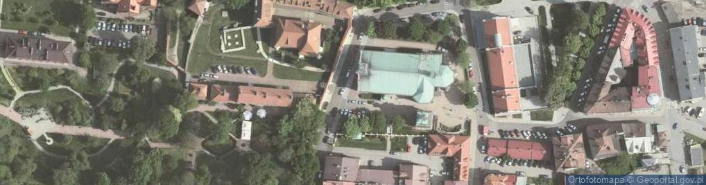 Zdjęcie satelitarne Wieliczka, kamenná věž