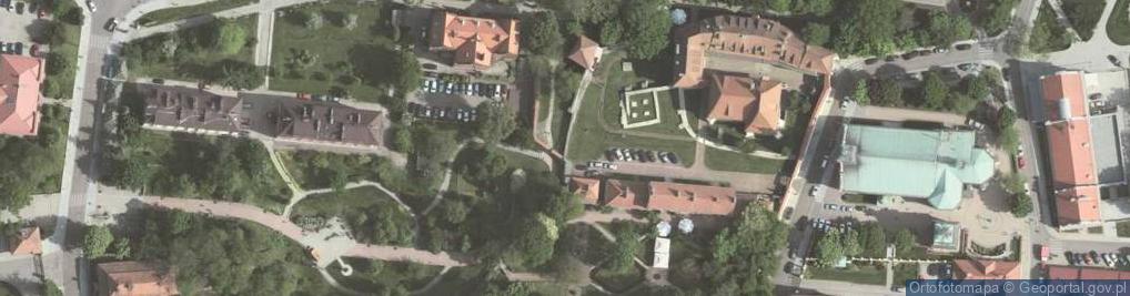 Zdjęcie satelitarne Wieliczka, věž a zeď