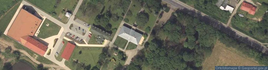Zdjęcie satelitarne Zespół Szkół Centrum Kształcenia Rolniczego Im. II Czechosłowackiej Brygady Spadochronowej