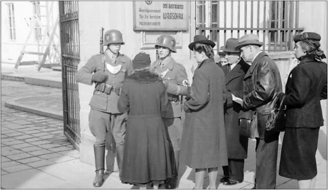 Bundesarchiv Bild 101I-131-0596-14, Warschau, Posten am Gebäude des Distriktchefs 00-072 - Zdjęcia