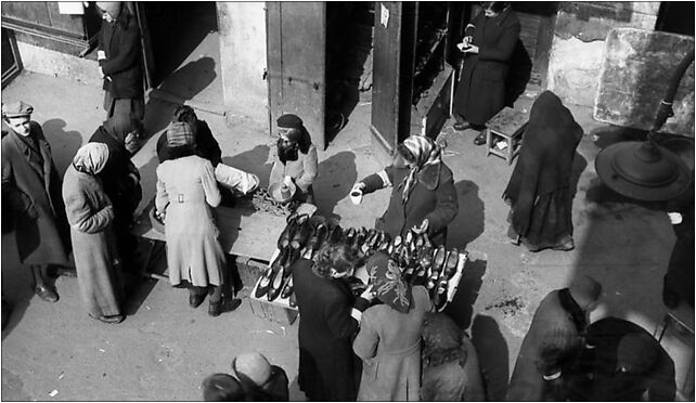Bundesarchiv Bild 101I-134-0780-24, Polen, Ghetto Warschau, Markt 01-001 - Zdjęcia