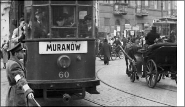 Bundesarchiv Bild 101I-134-0796-28, Ghetto Warschau, Ghettopolizist, Straßenbahn 00-145 - Zdjęcia