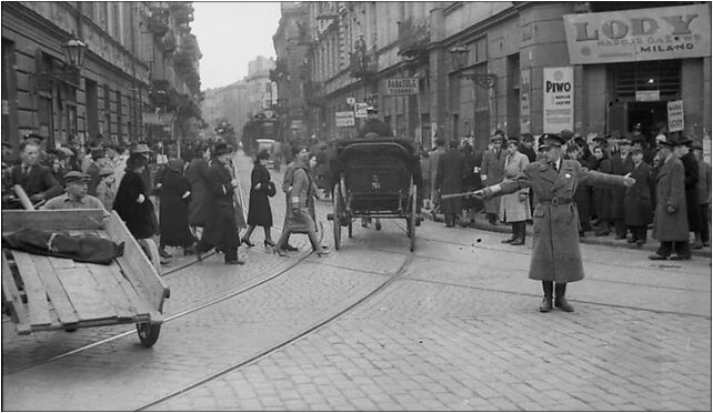 Bundesarchiv Bild 101I-134-0796-31, Polen, Ghetto Warschau, Ghettopolizist 00-145 - Zdjęcia