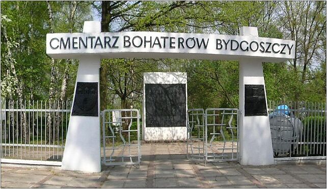 Cmentarz BB brama wiosna, Grzmota-Skotnickiego Stanisława, gen. 85-163 - Zdjęcia