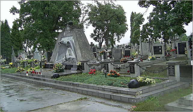 Cmentarz parafialny w Zerzeniu 20080917 06, Trakt Lubelski od 04-667 do 04-870 - Zdjęcia