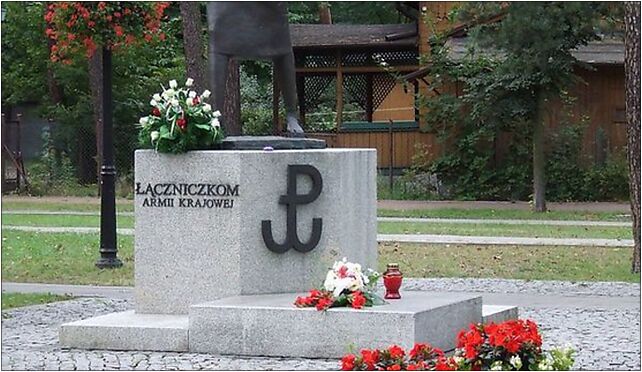 Józefów pomnik Łączniczki, Wyszyńskiego Stefana, kard. 3 05-420 - Zdjęcia