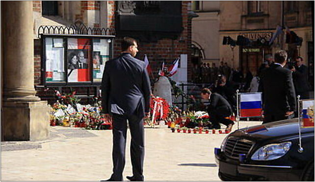 JKRUK 20100418 PREZYDENT MIEDWIEDIEW KRAKOW RYNEK IMG 6781 H250 31-042 - Zdjęcia
