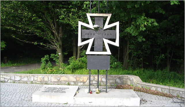 Monument near glogow malopolski commemorating jews killed by nazis 36-060 - Zdjęcia