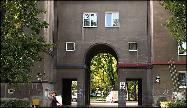 Nowa-huta-osiedle-szkolne-brama, Osiedle Centrum C, Kraków 31-936, 31-949 - Zdjęcia