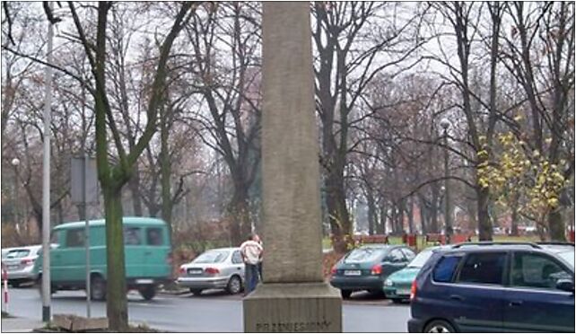 Obelisk lindleya pn, Lindleya Williama 14, Warszawa od 02-002 do 02-018 - Zdjęcia