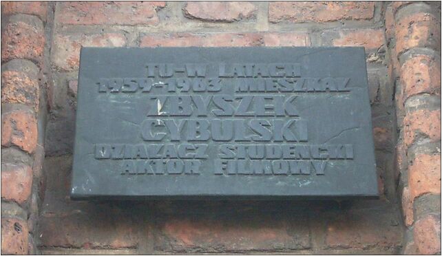 Plaque for Zbigniew Cybulski at Straganiarska Gate, Gdańsk 80-837 - Zdjęcia