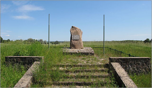 Podlaskie - Krynki - Plebanowo - Pomnik Wiktora Żołudiewa - Front 16-120 - Zdjęcia
