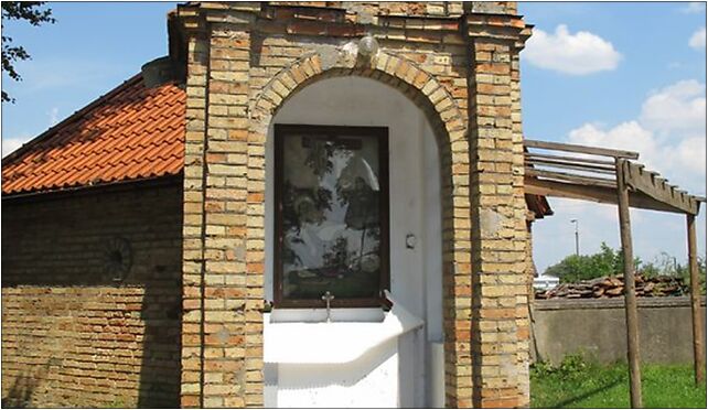 Podlaskie - Krypno - Krypno - Kolegiata NMP - Kapliczka siedemiu boleści NMP - 6- Pan Jezus na łonie swej matki 19-111 - Zdjęcia