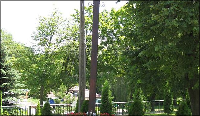Podlaskie - Mońki - Mońki - ul. Ks. Małynicza 1- Kościół pw. Matki Boskiej Częstochowskiej - krzyż 19-100 - Zdjęcia