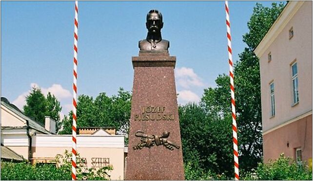 Pomnik pilsudskiego foto hepnar, Wyszyńskiego Stefana, kard. 6 38-400 - Zdjęcia