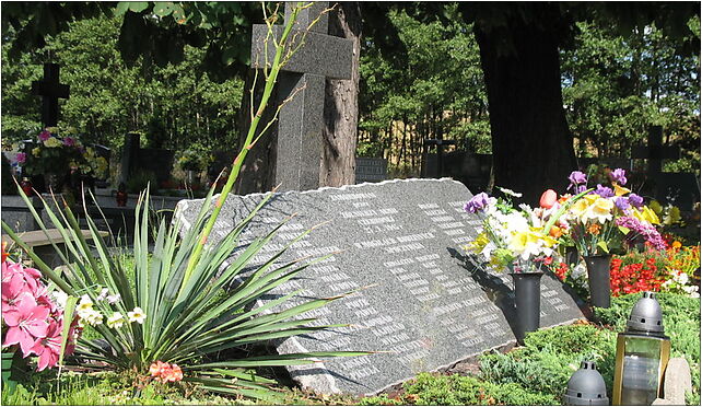 Przyszowice - tablica na zbiorowej mogile pomordowanych przez żołnierzy sowieckich 2 (Nemo5576) 44-178 - Zdjęcia