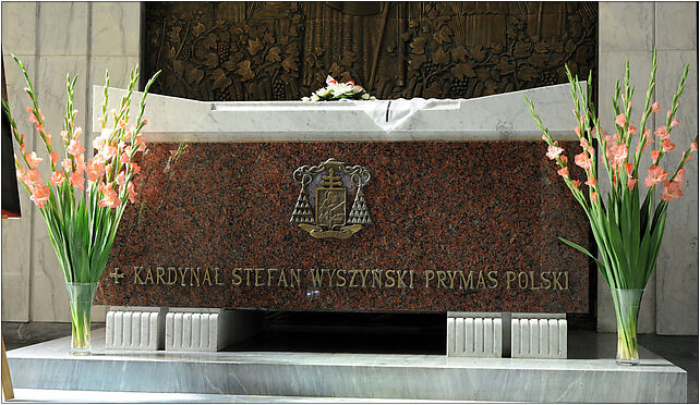 Sarkofag Kardynala Stefana Wyszyńskiego, Świętojańska 8 00-288 - Zdjęcia