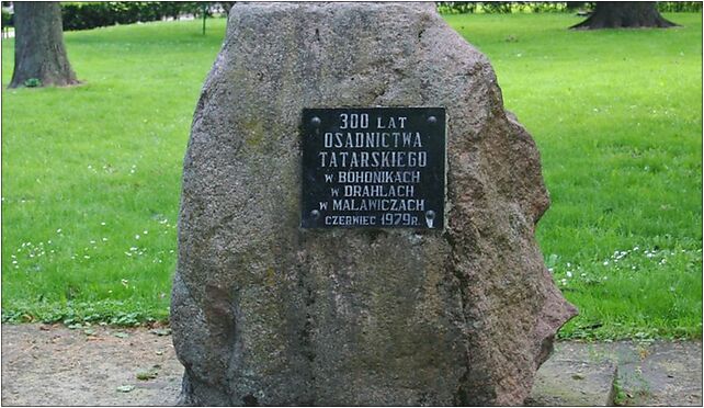 Sokółka park pomnik 300 lat osadnictwa tatarskiego 14.07.2009 p 16-100 - Zdjęcia