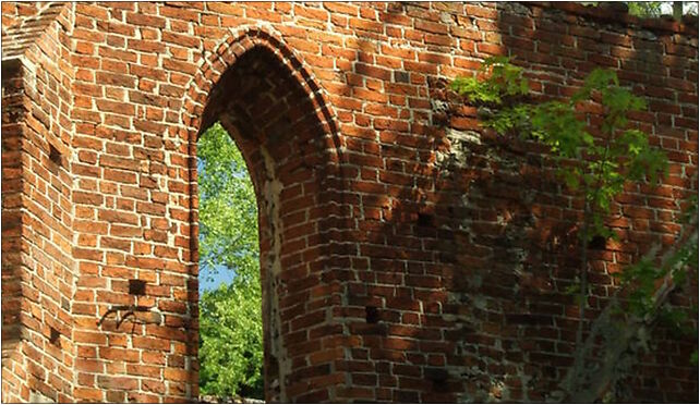 Steblewo, rozvaliny kostela, okno, Steblewo, Steblewo 83-022 - Zdjęcia