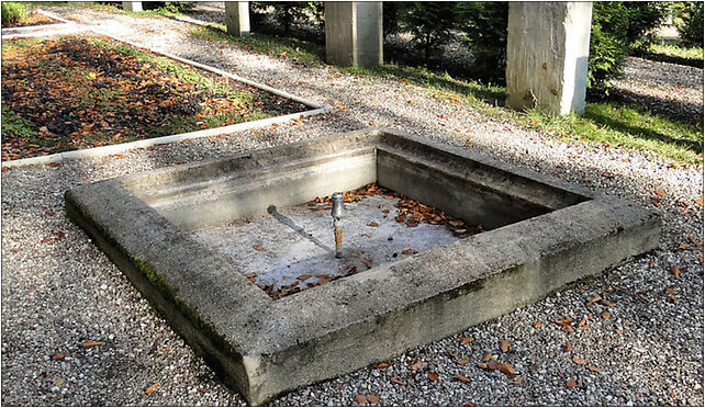 Szczecin Cmentarz Centralny lapidarium fontanna, Mieszka I od 71-046 do 71-080 - Zdjęcia