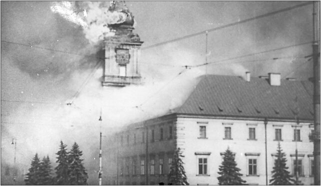 The Royal Castle in Warsaw - burning 17.09.1939, Zamkowy, pl. 4 00-277 - Zdjęcia