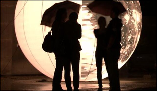 Untitled, Globule Ubiquity Vibrations by Bruno Peinado on International Light Festival Skywayཅ in Toruń 87-100 - Zdjęcia