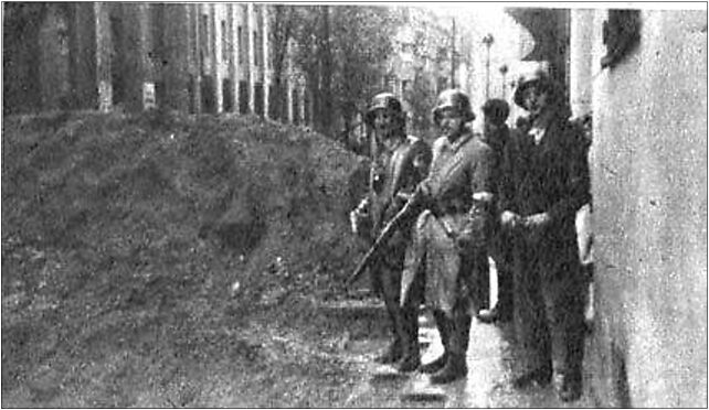 Warsaw Uprising by Szober - Stolica 065, Smulikowskiego Juliana 1/3 00-389 - Zdjęcia
