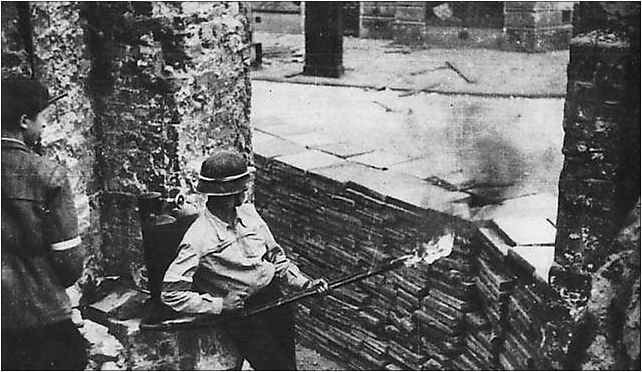 Warsaw Uprising by Tomaszewski - Pasta - 2, Zielna 37, Warszawa 00-108 - Zdjęcia