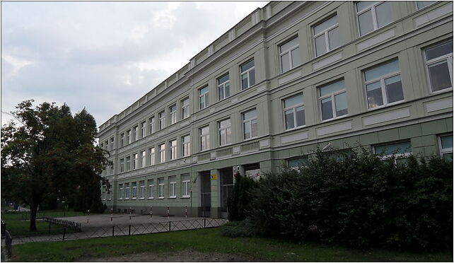 Warszawa-Ursus, szkola przy Sosnkowskiego, Warszawa 02-495 - Zdjęcia